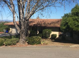 1107 Collinswood Ln, Vista, CA 92081