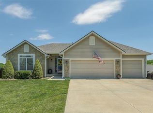 8365 Lakewood Dr, De Soto, KS 66018