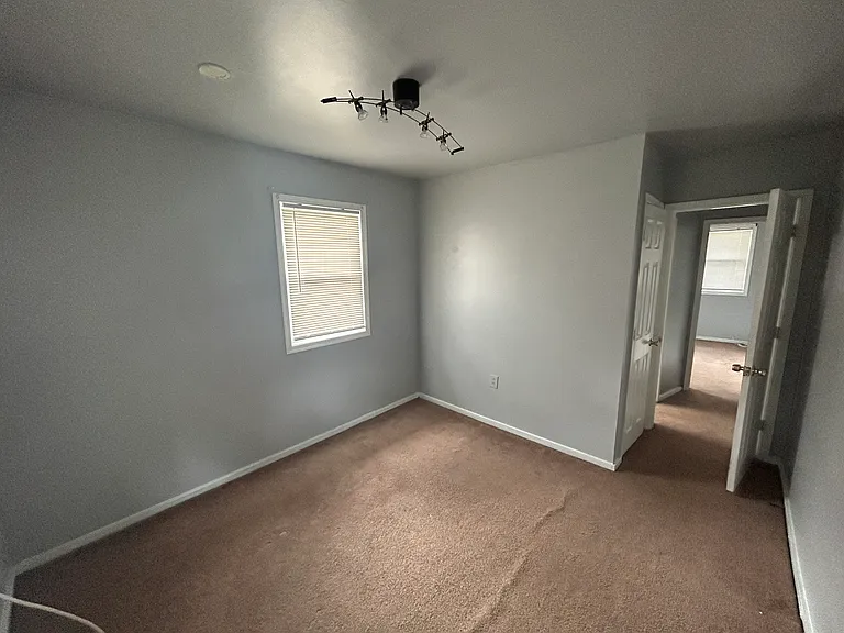 801 Glen Ter — Photo 7