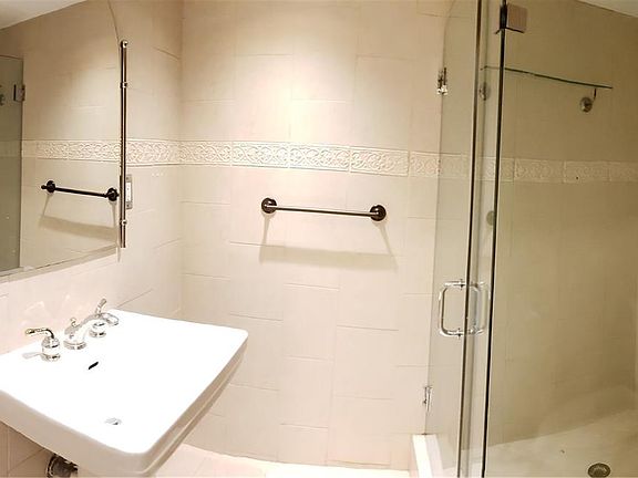 2nd image of 1450 NE 191st St APT 201