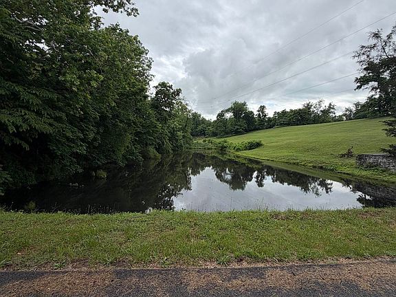 3rd image of 88 Springbrook Dr
