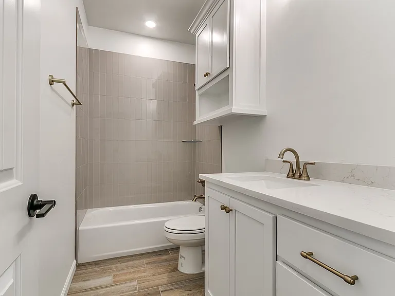 1901 Hollow Crest Ct — Photo 62
