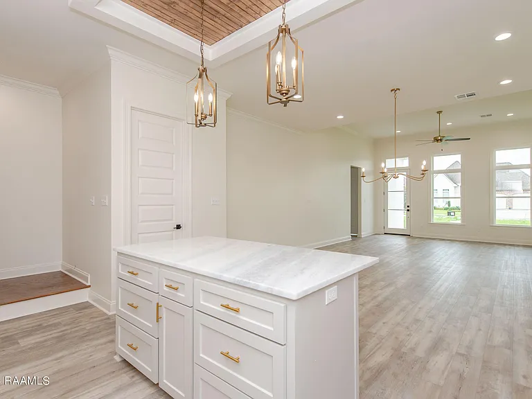 424 Dunvegan Ct — Photo 10