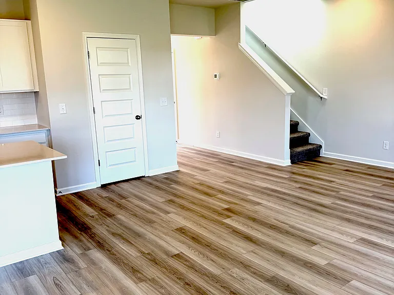 889 Moray Ln — Photo 6