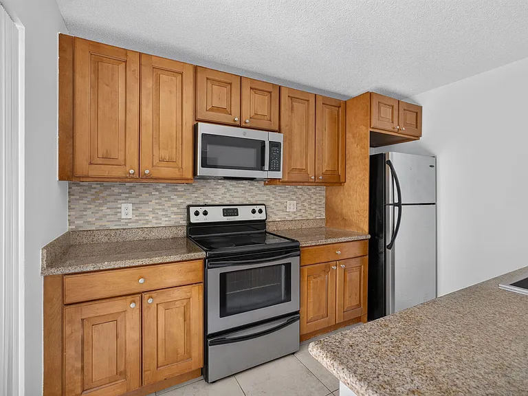 851 Blue Ridge Cir — Photo 3