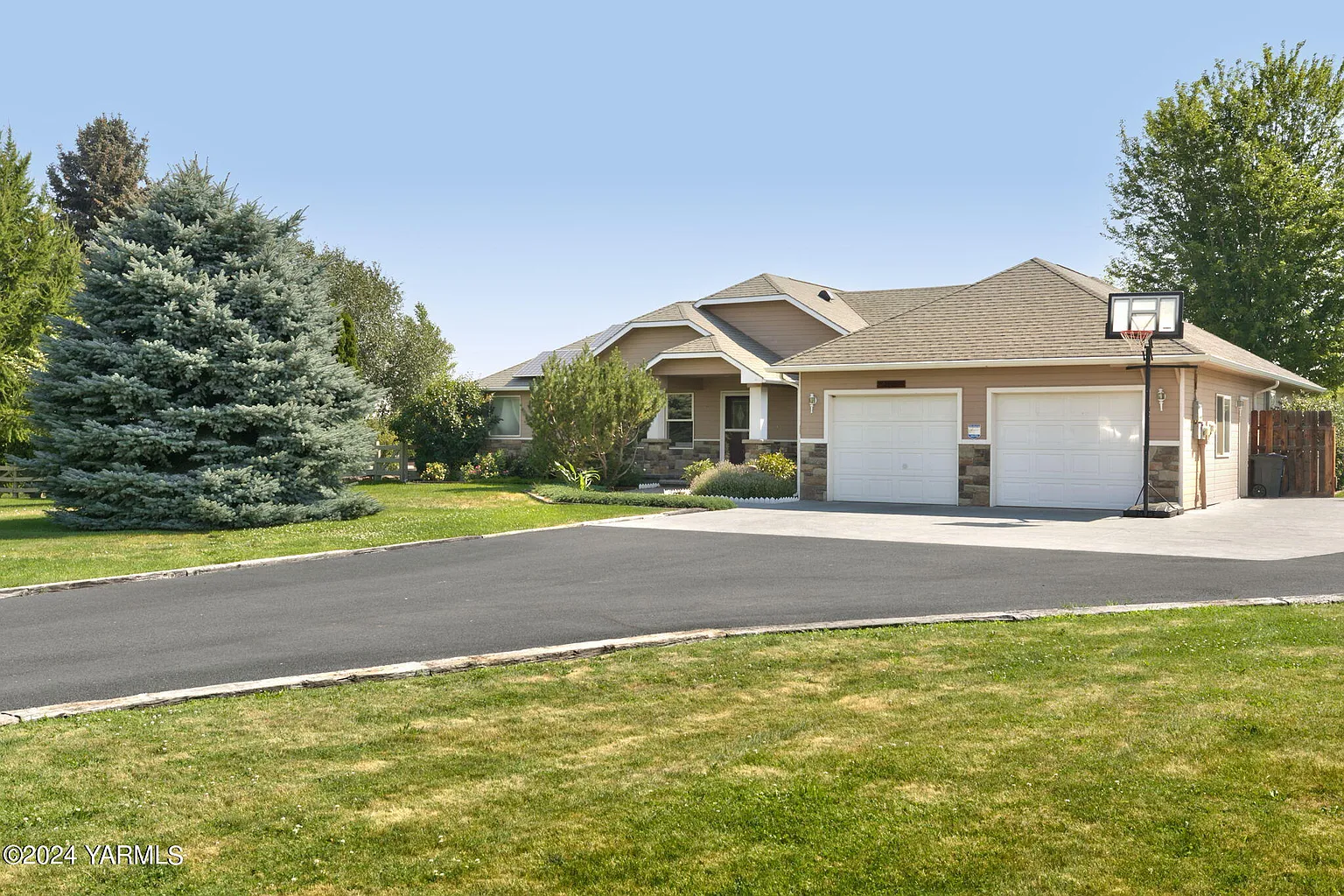 15081 McAuley Rd photo 1