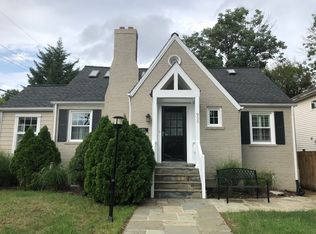 935 21st St S, Arlington, VA 22202