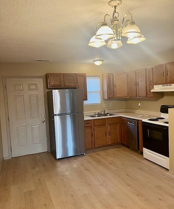 1st image of 1100 SE Ray Dr APT B