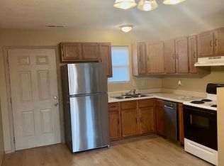 1100 SE Ray Dr APT B, Oak Grove, MO 64075
