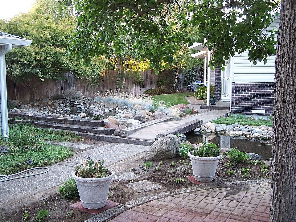 2nd image of 521 E D St