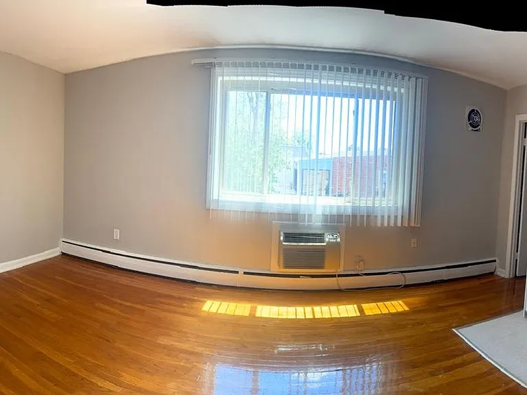 1111 D St NE — Photo 14