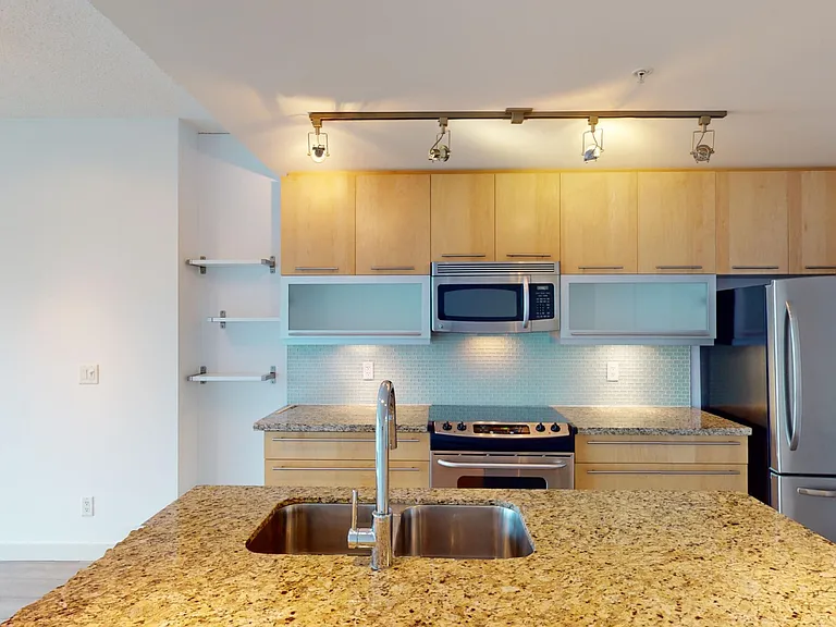802 13th Ave SW — Photo 2