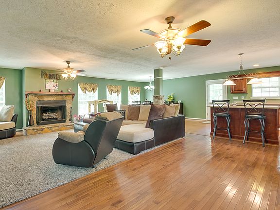 5th image of 374 Windy Hollow Ln