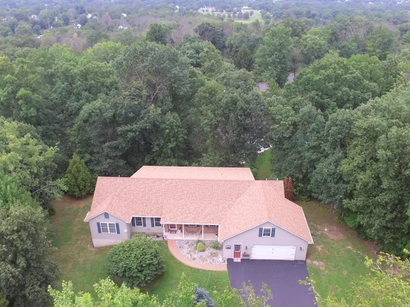 802 Centennial Ct, Pottstown, PA 19464