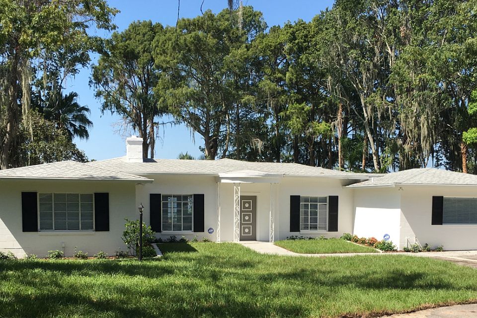 1st image of 2126 Lake Dr