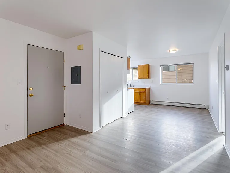 North Russell Apts-1650 N Russell — Photo 33