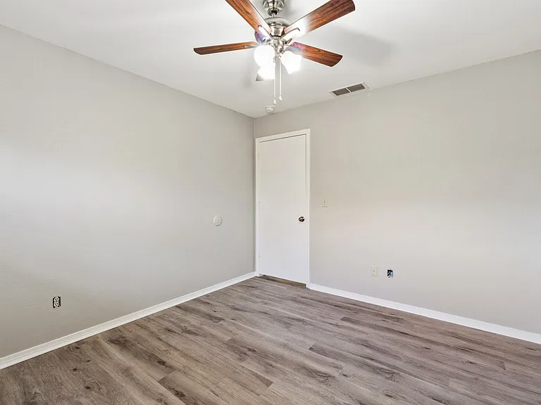 8208 Mark Ln — Photo 15