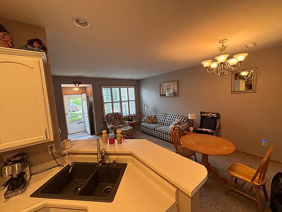 4th image of 1019 NE Greenview Dr