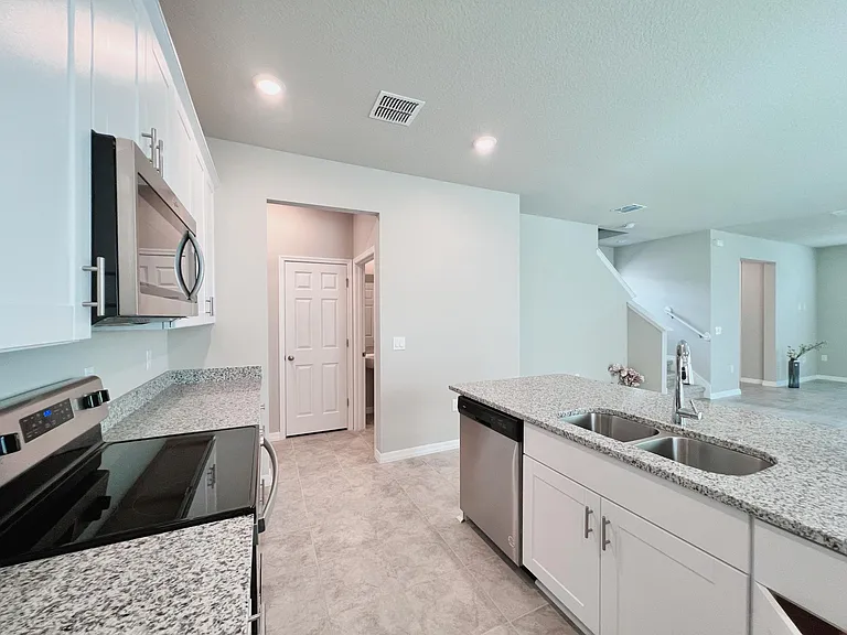 284 S Zuni Rd — Photo 5