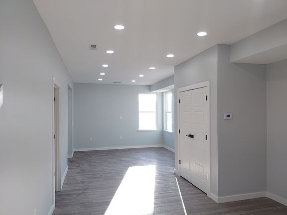4th image of 707 W Maple St Suite 707