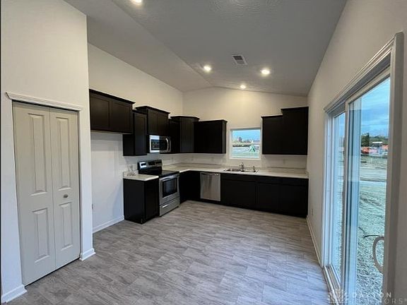 3rd image of 1012 Redwood