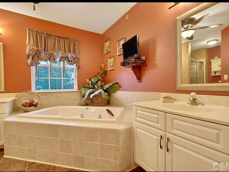 46 Prestwick Way — Photo 5