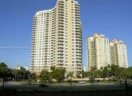 19501 W Country Club Dr #Penthouse 06 — Photo 3