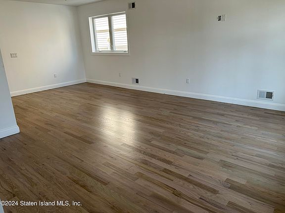 4th image of 140 Dixon Ave