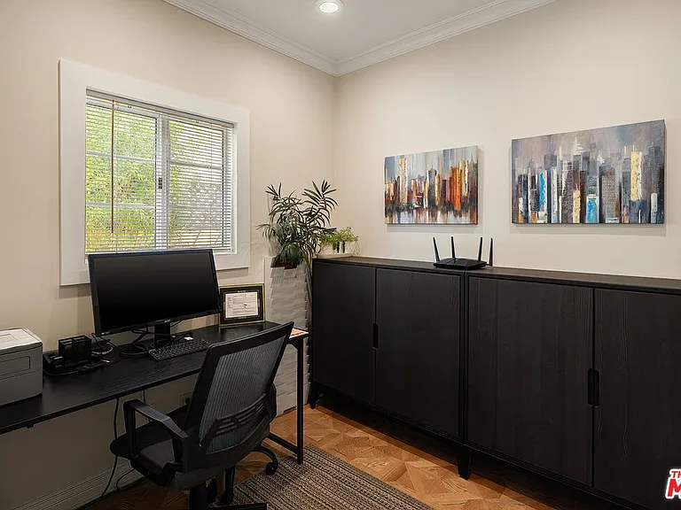 1121 21st St #1 — Photo 6