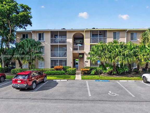 3rd image of 13771 Oneida Dr APT B3