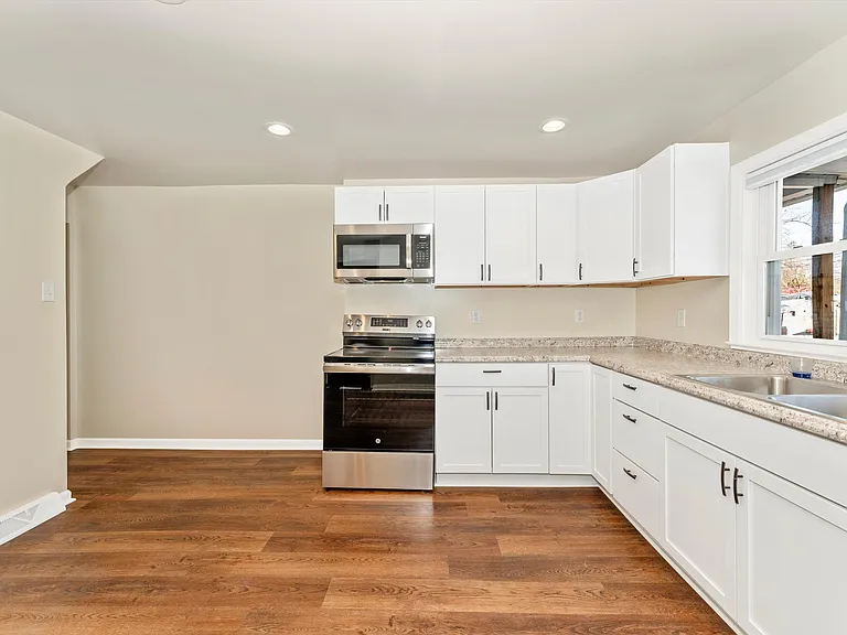 72 Wayside Ave — Photo 18