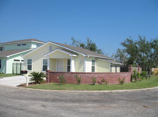 101 Lee Cir, Rockport, TX 78382