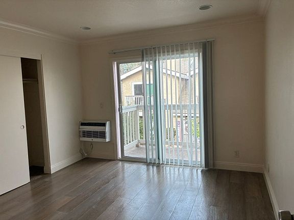 4th image of 276 Avocado St