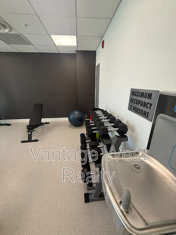 2 bed, 1.0 bath, $2,400 — Photo 4