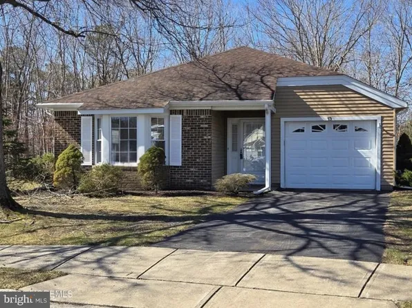 13 Dovetree Ct, Barnegat, NJ 08005