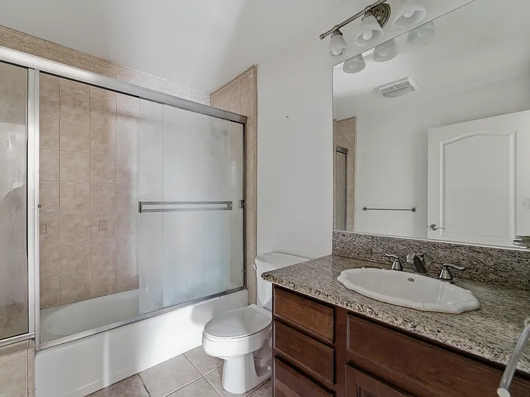 700 S Ardmore Ave #304 — Photo 24
