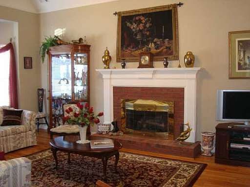 2nd image of 2135 Glenhurst Dr