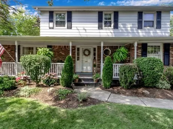 52 Countryside Ln, Williamsville, NY 14221