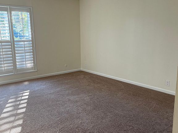 5th image of 2063 Ascot Dr Unit 216
