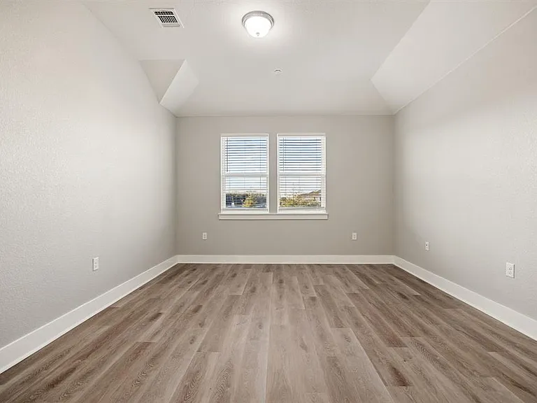 1501 Roseburg Dr — Photo 21
