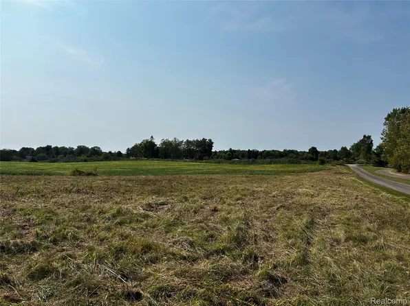 1435 N Hacker Rd, Howell, MI 48843