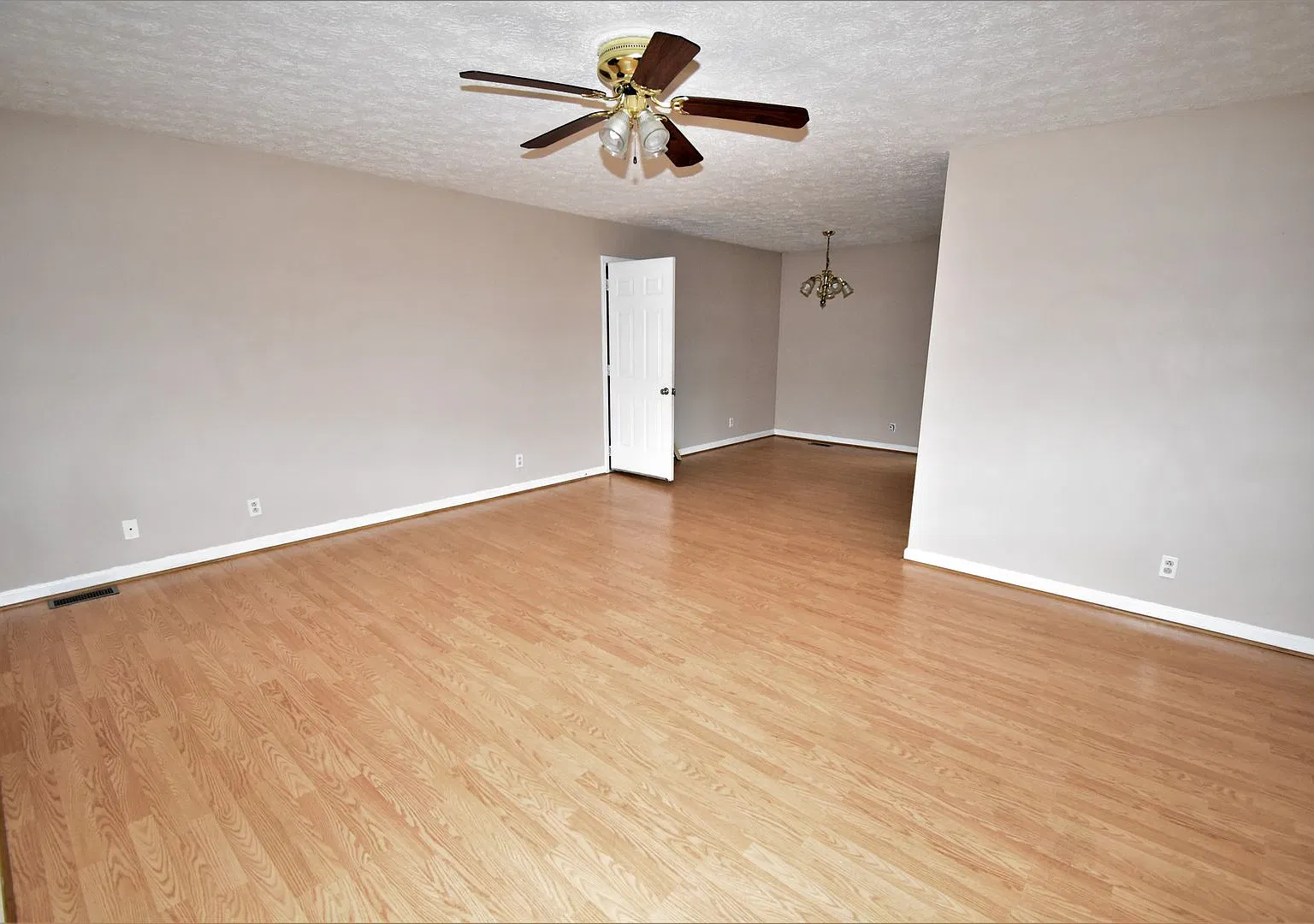 3 Bedroom Pet Friendly Home For Rent Near Dover Crossing! — Photo 3