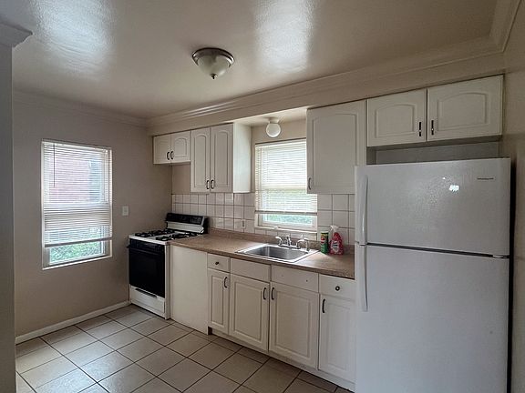 4th image of 12931 Woodbine