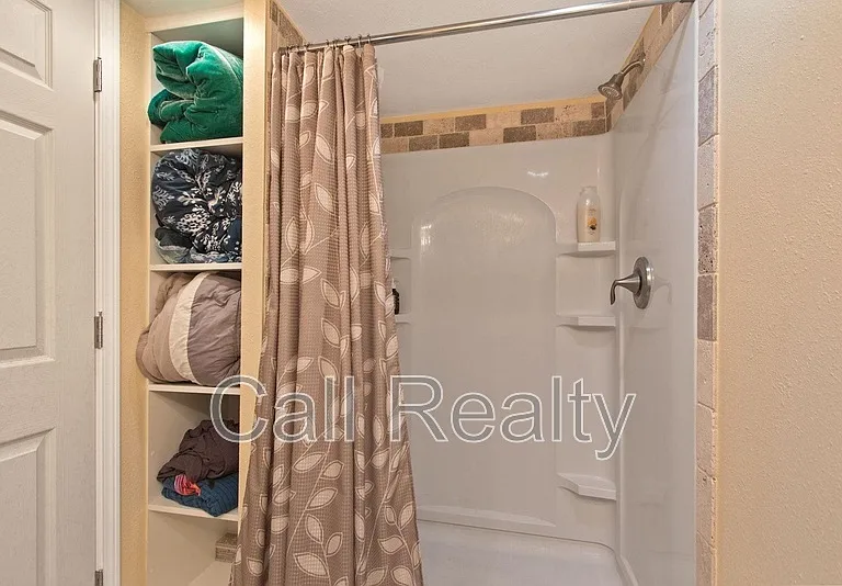 1117 E 33rd Ave — Photo 21