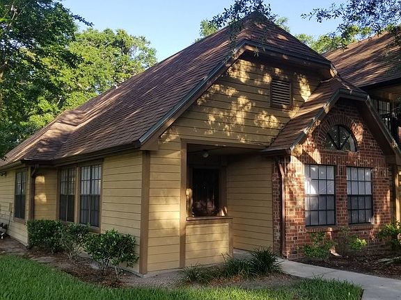 2nd image of 415 Lakepointe 106 Dr