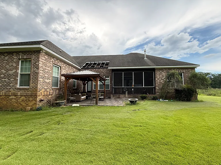8812 Highway 90 — Photo 2