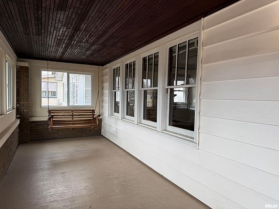4th image of 3011 N Delaware Ave