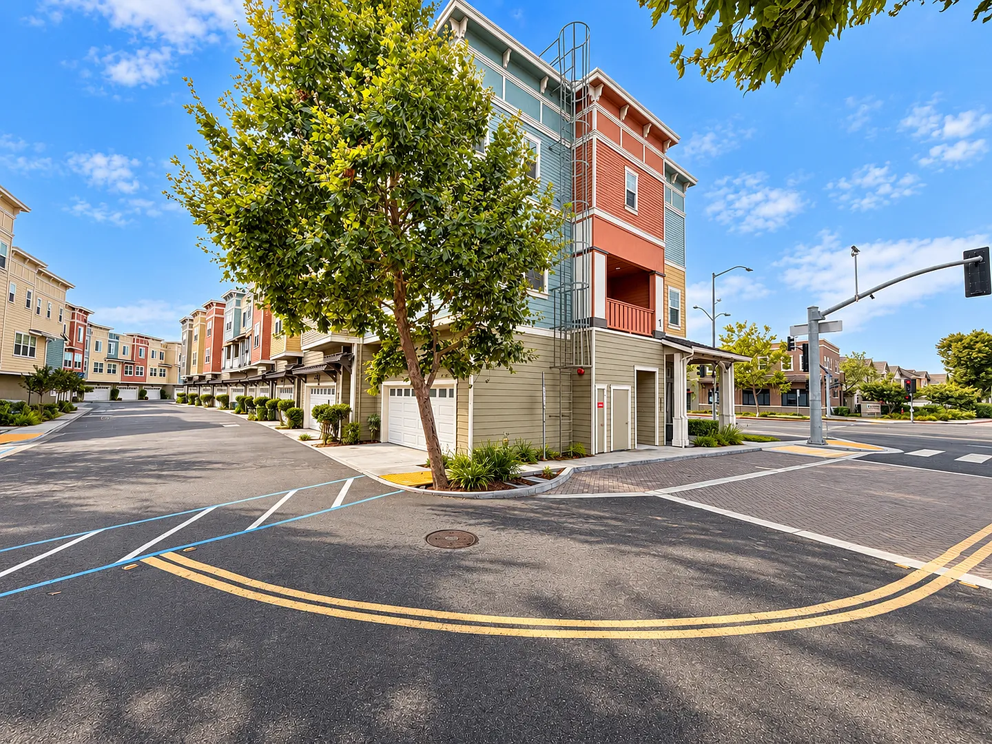 Modern 3BR Townhome for Rent in Union City! — Photo 2