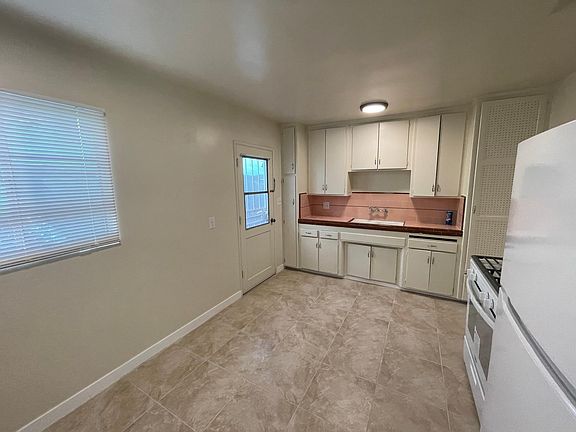5th image of 1943 30th St