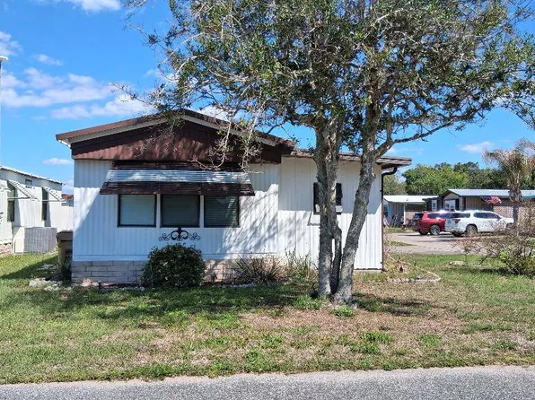 28 Lakeview Dr, Fruitland Park, FL 34731